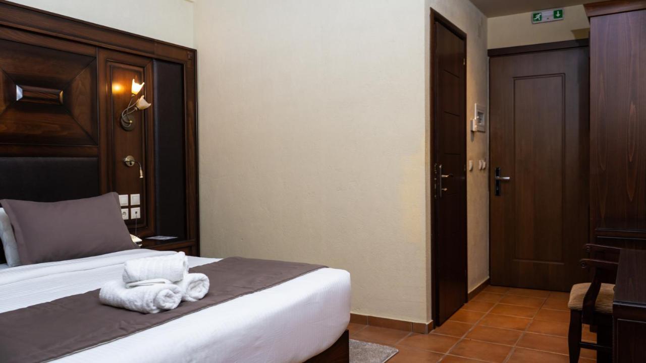 Dellas Boutique Hotel Kalampaka Exteriör bild