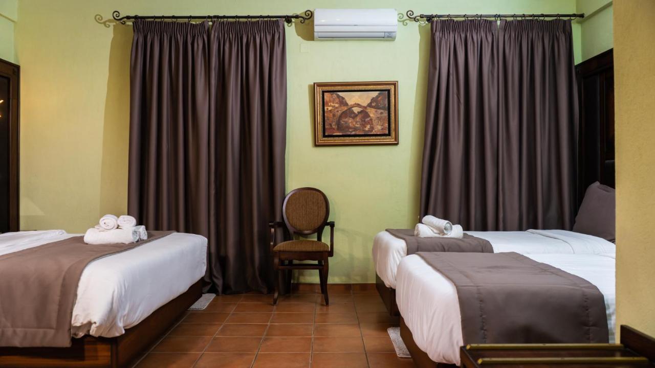 Dellas Boutique Hotel Kalampaka Exteriör bild